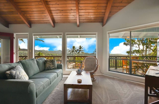 Casa de dos pisos con lanai envolvente, WiFi, vistas increíbles