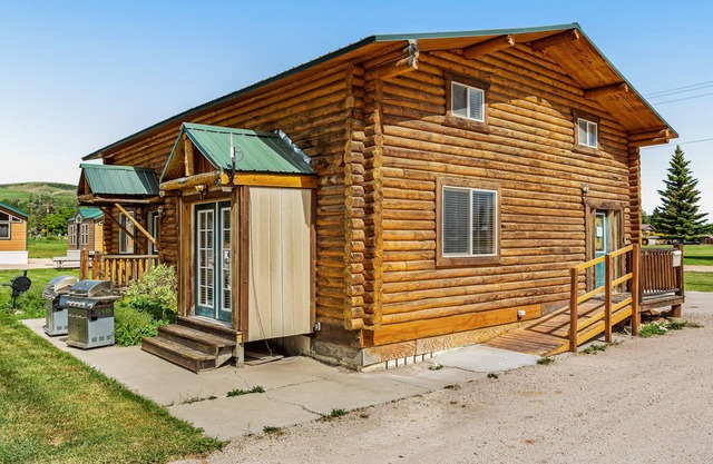 Lodge de dos pisos con gran área de comedor, WiFi, cerca de canchas deportivas compartidas