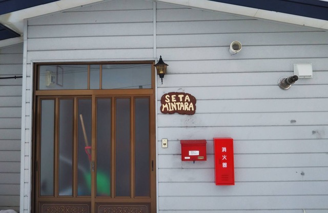 Amplia casa de dos pisos rodeada de hermosas montañas wifi gratuito a 2 minutos a pie de la parada de autobús 1 minuto de aguas termales naturales con sauna Estacionamiento gratuito