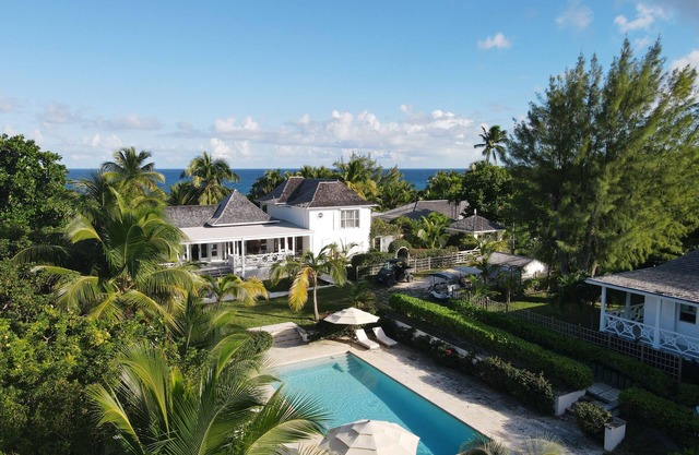 Two stunning houses, moments from iconic Pink Sands Beach, sleeps 12 Adults