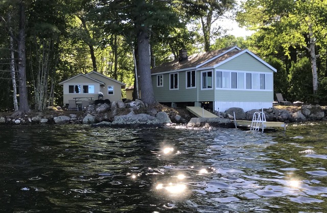 * Dos * Campamentos frente al mar en el lago Sebago
