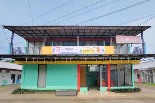 TwoSpaces Living at Bypass Homestay, Mojokerto