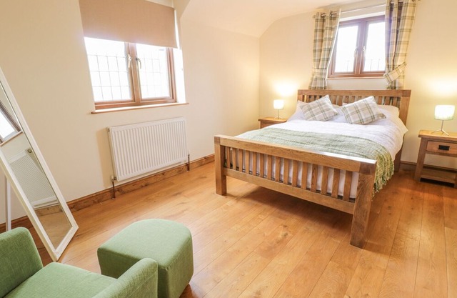 Ty Berllan, CAERSWS