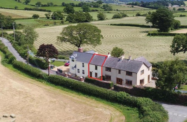 Ty Doli Cottage, rural location just outside Conwy town