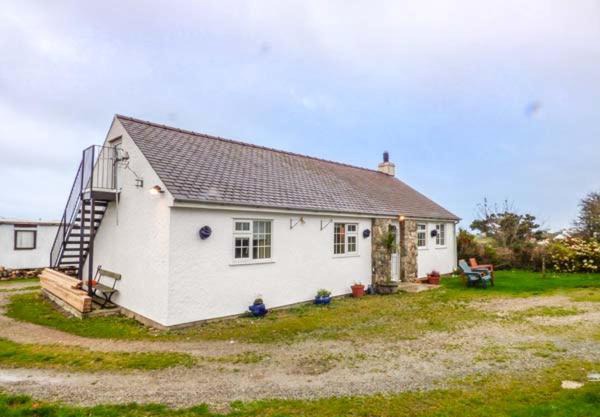 Ty Woods Cottage