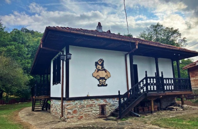 Tyankovi Village House