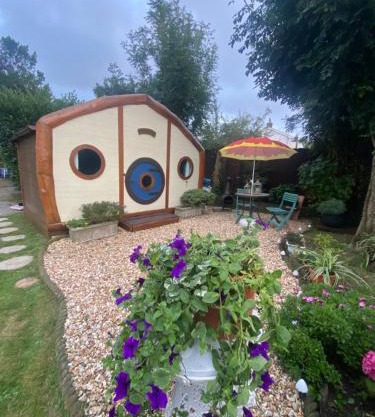 Tyluna Cornish Glamping Cabin