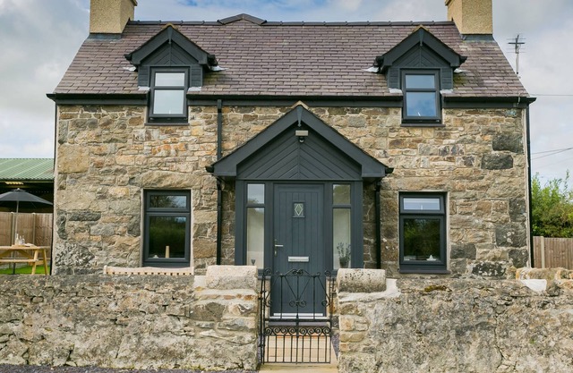 Tyn Y Coed - a remote that sleeps 6 guests in 3 bedrooms