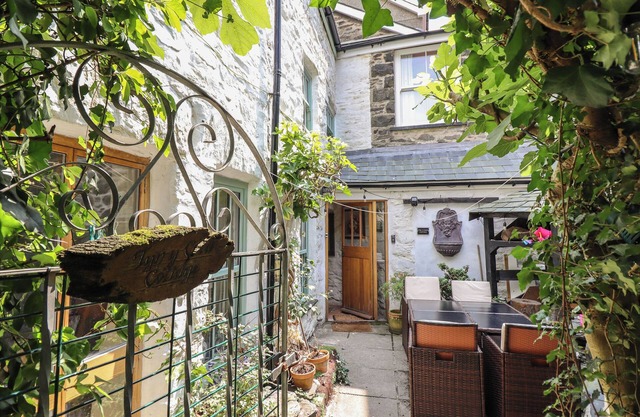 Tyn Y Coed Cottage