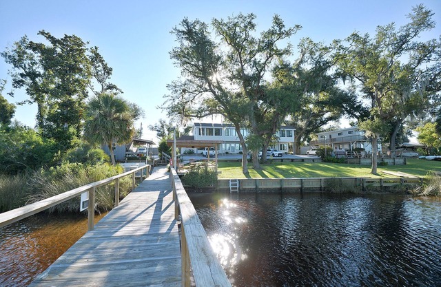 Tyndall Paradise - An All-Inclusive Waterfront Condo for Traveling Professionals