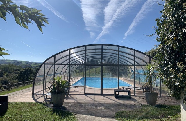 Typical Basque villa, indoor swimming pool, quiet with stunning views