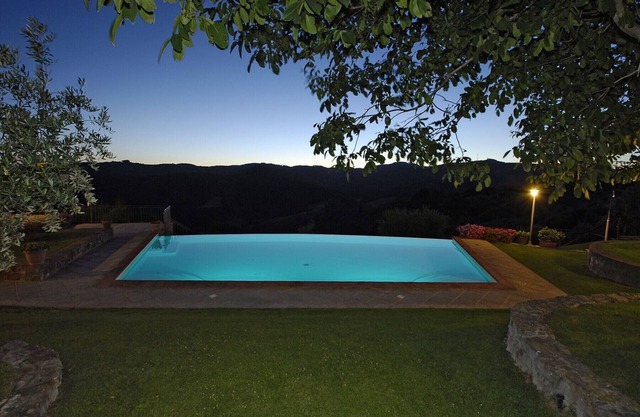 Típico, encantador con vista al Chianti, piscina y jacuzzi