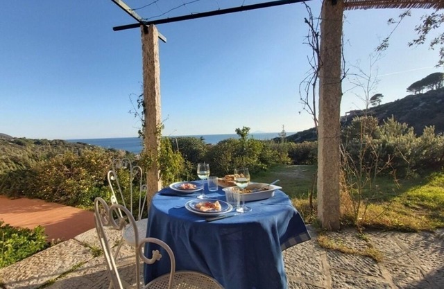 Típica casa de Elban con vista al mar.