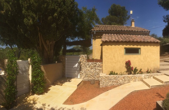 Casa típica - piscina - colinas tranquilas de Nîmes