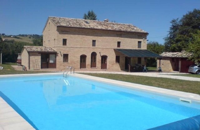 VILLA TIPICA DE ESTILO ITALIANO CON PISCINA