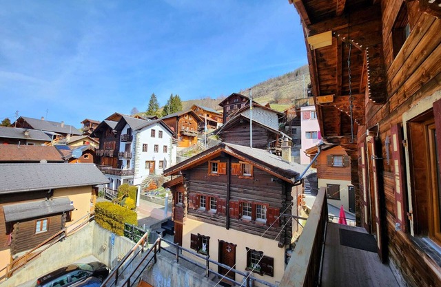 Typical "Le Ver Luisant" apartment. Balcony with magnificent view. Val d'Hérens