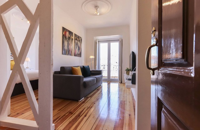 Typical Mouraria by Homing