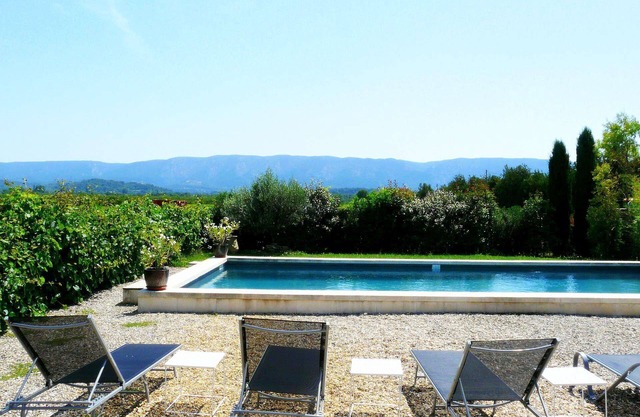 Agradable casa familiar con piscina en las alturas de Caumont sur Durance