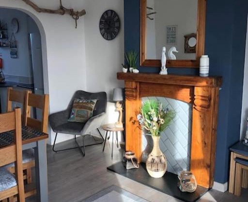 Tywyn seaside apartment with Mountain View
