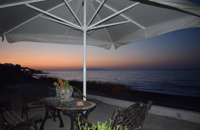 Tzannis Cave House