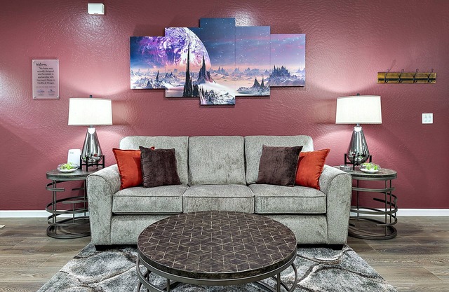 U3 - Stunning Themed Home! - Peloton Bike - 3 King Beds - 1G WiFi - 2 Work Desks
