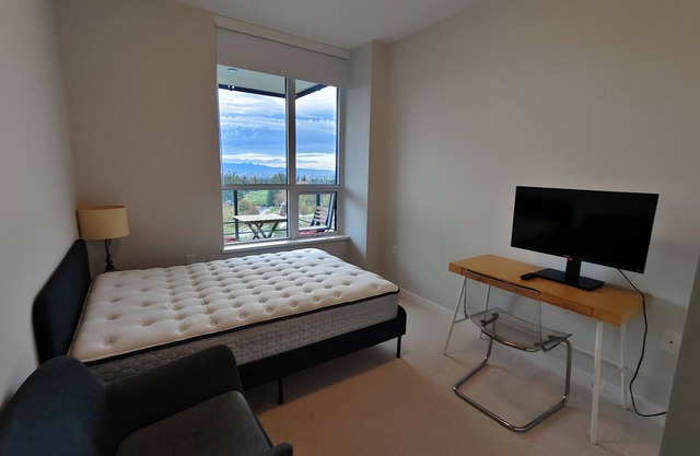 UBC | Walk to grocery | 2bd for 4