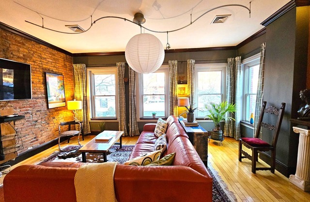 Uber Cool! Modern City Triplex +Close to center