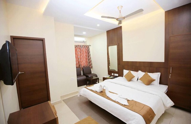 Udayam Towers Hotel Porur