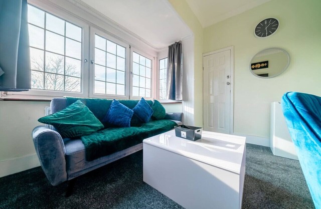 Uksas Stunning one bedroom Flat Free Parking