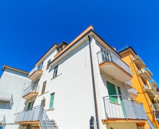 Uliana Top House