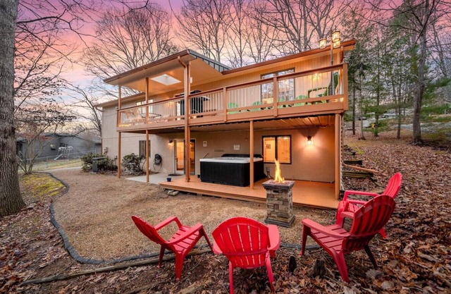 20 min. to Asheville | Hot Tub and Family Friendly