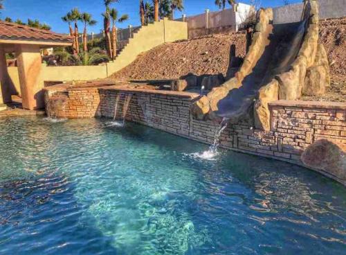ULTIMATE BACKYARD-POOL/SPA. SLIDE. LAKEVIEW. BALL