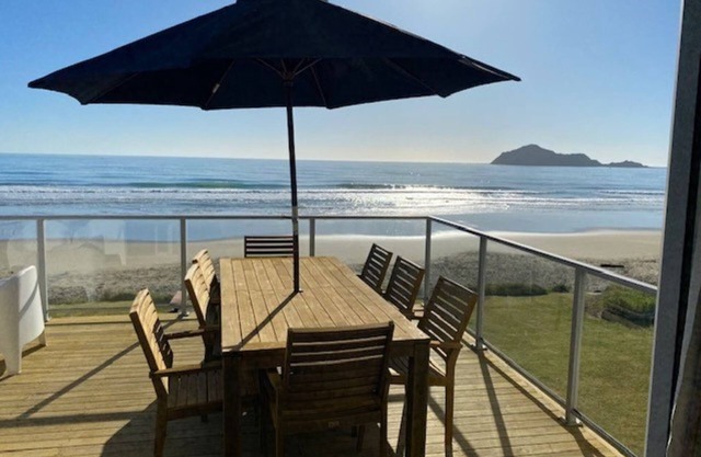 Ultimate Beachfront - Family Friendly with games room and multiple decks