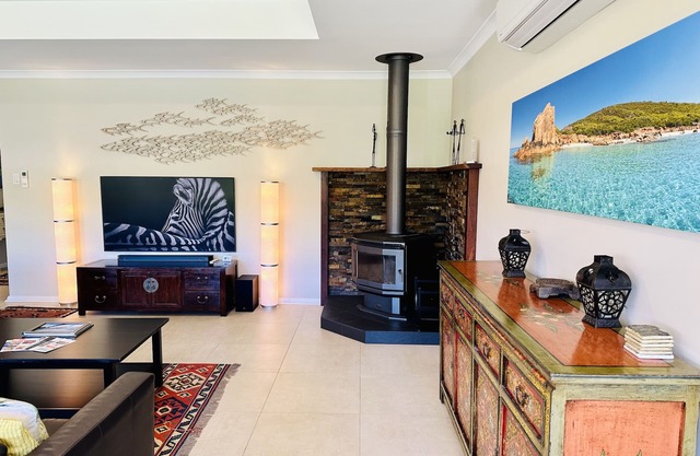 Ultimate Dunsborough home, close to Quindalup Bay - ideal for extended families.
