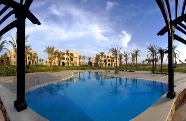 Ultimate Family Getaway l Kitchen, Spa, Tennis, Pools & Beach Access