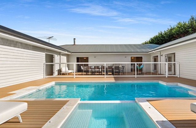 Ultimate family retreat, on the Portsea / Sorrento border, (sleeps 15/16)
