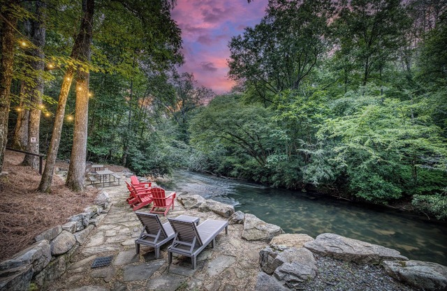 Ultimate FISHING Retreat- private 250 ft water front - Hot Tub, Sauna, Game Room