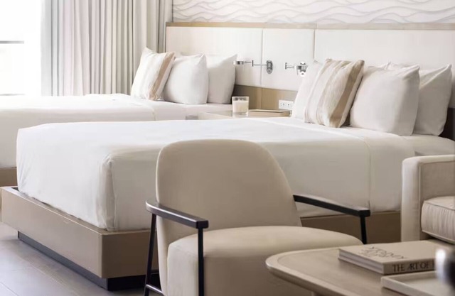 Ultimate Getaway! Onsite Pool, Rooftop Bar! Close to St. Pete-Clearwater Airport