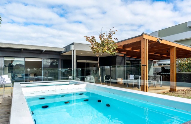 Ultimate Luxury family Home With Spa Pool