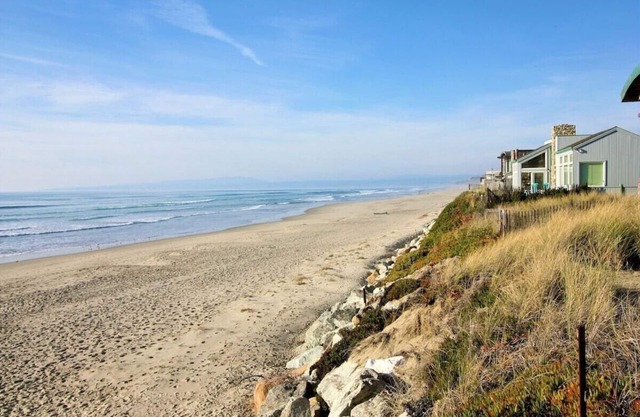 LO MEJOR DE LAS DUNAS DE PAJARO: INCREÍBLE CASA frente al mar con vistas y equipo de niños