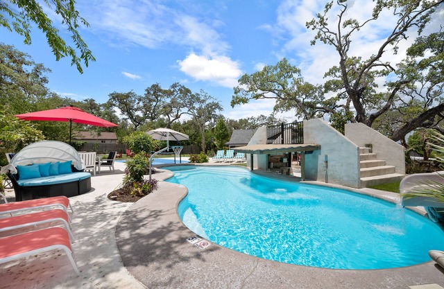 Ultimate Vacay! Luxury Pool, Pickleball, Basketball & More!