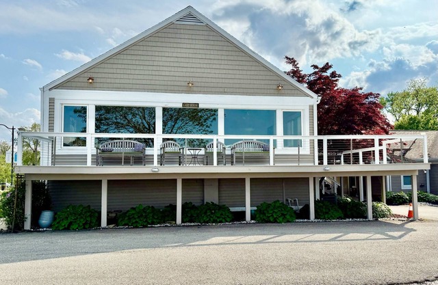 Ultimate Waterfront Home w/Cottage & Beach-9bdrms