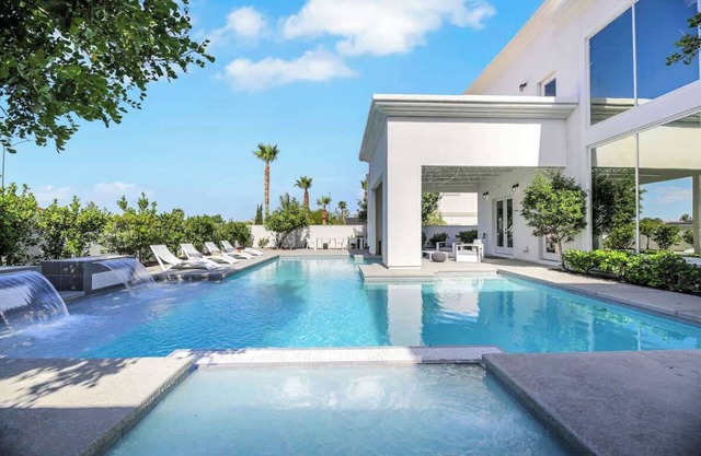 Ultra Luxe Loft Villa 15min to Strip with Heated Pool