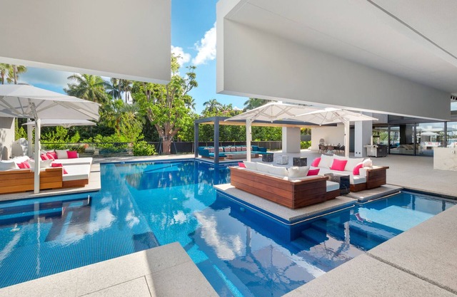 Ultra Mega Resort Waterfront Mansion