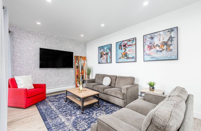 Ultra modern townhome with ocean views, fireplace, & W/D - dog-friendly