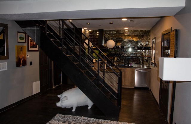 Ultra Modern Wicker Park Pad w/ HUGE Outdoor Space