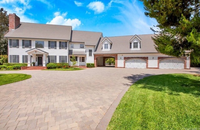 Ultra-Private Family Oasis. Dream Villa. Pool, Tennis, Turf Field & private lake