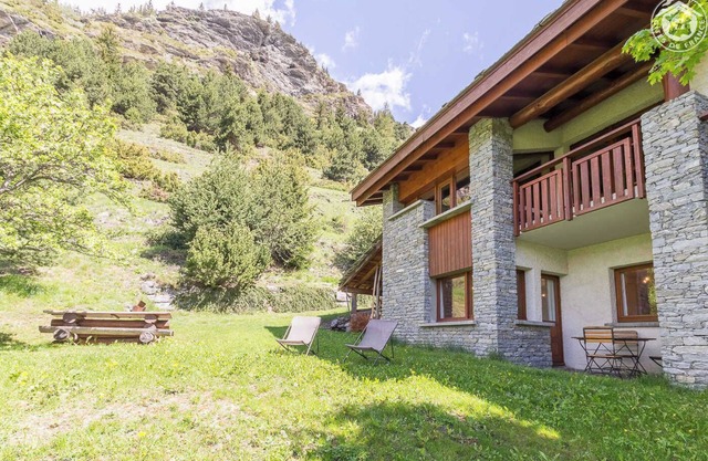 Ultra-privileged location for this gîte in the heart of the Val Cenis Vanoise ski area (125 km of ski trails).