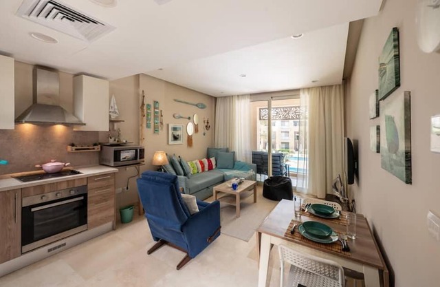 Ultramarine, Sunny One bedroom, pool view and seaside condo
