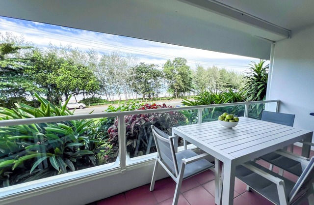 Ulysses One ~ Beachfront Escape~ 1 Bedroom